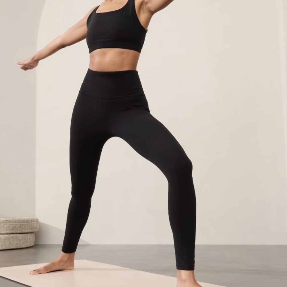 Athleta Salutation Stash Tight - L Black